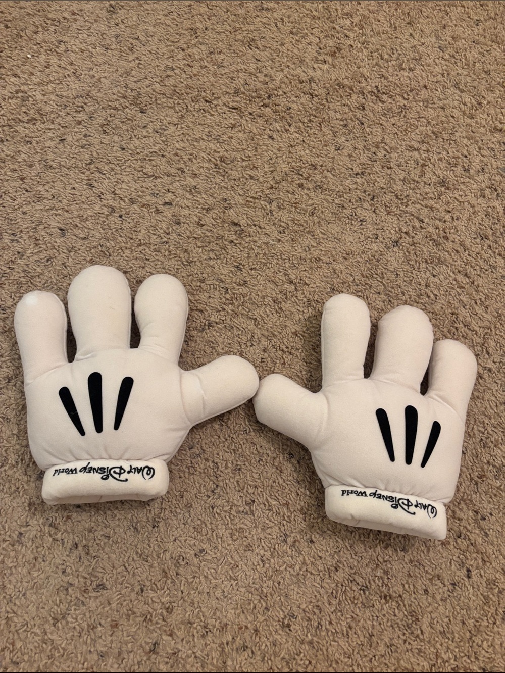 Walt Disney World Mickey Gloves Plush Hand Pair - White